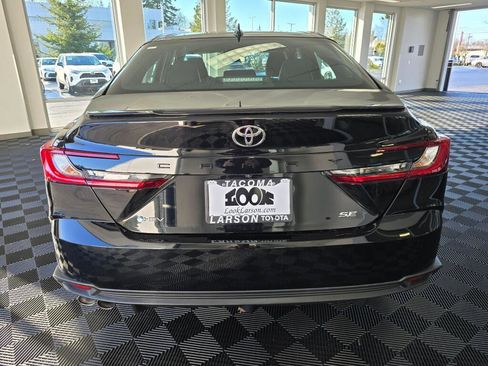 Used 2025 Toyota Camry SE image 4
