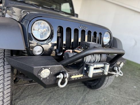 Used 2017 Jeep Wrangler Unlimited Sport image 9