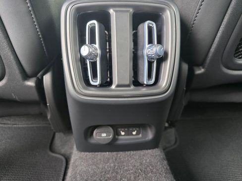 Certified 2023 Volvo XC40 Recharge Ultimate image 18