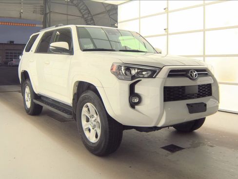 Used 2024 Toyota 4Runner SR5 Premium image 3