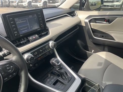 Used 2021 Toyota RAV4 XLE Premium image 13