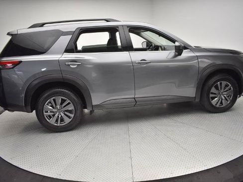 Certified 2025 Nissan Pathfinder SV FWD image 4
