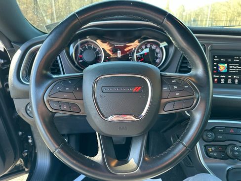 Used 2021 Dodge Challenger SXT image 14