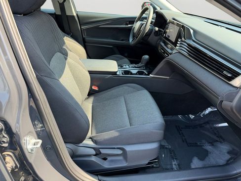 Used 2025 Toyota Camry LE image 12