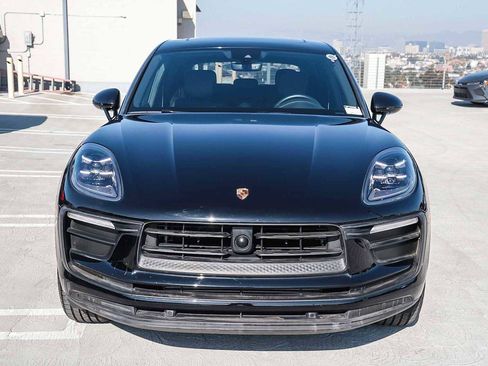 Used 2023 Porsche Macan image 2