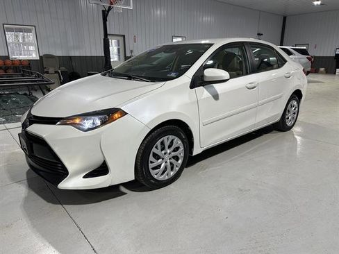 Used 2017 Toyota Corolla LE image 3