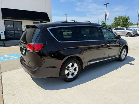 Used 2017 Chrysler Pacifica Touring-L Plus FWD image 15