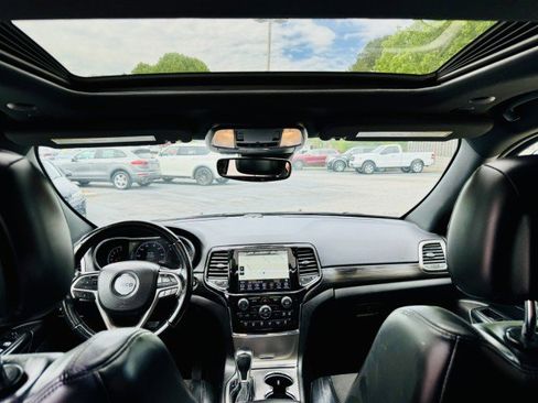 Used 2020 Jeep Grand Cherokee Laredo w/ Laredo X Package image 6