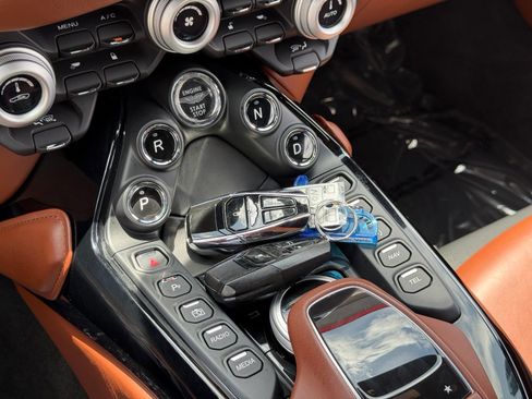 Used 2020 Aston Martin V8 Vantage Coupe RWD image 34