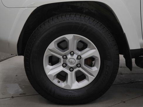 Used 2017 Toyota 4Runner SR5 Premium image 27