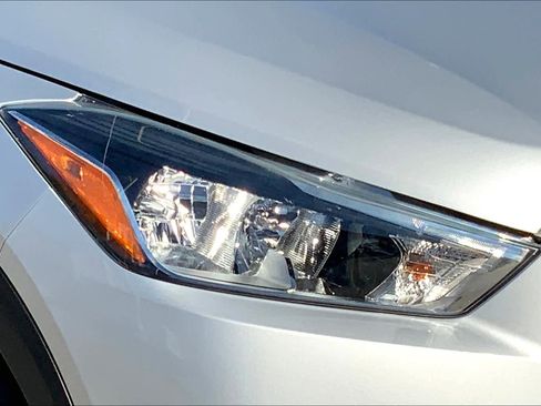 Used 2018 Nissan Kicks SV image 23