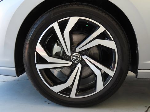Used 2026 Volkswagen Jetta SEL FWD image 28