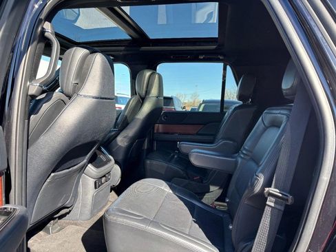 Used 2022 Lincoln Navigator Reserve image 11