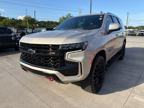 Used 2023 Chevrolet Tahoe Z71 w/ Luxury Package AWD/4WD image 4