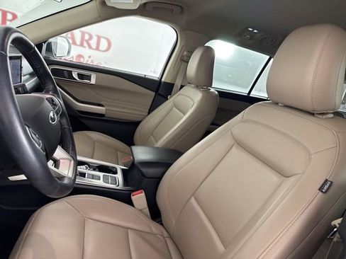 Used 2021 Ford Explorer XLT w/ Equipment Group 202A image 11