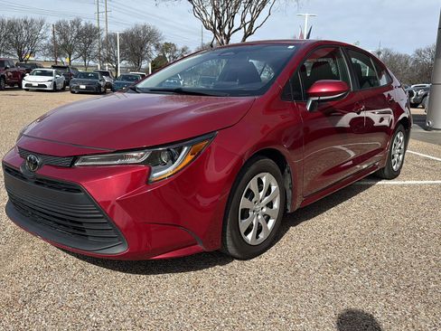 Used 2025 Toyota Corolla LE image 7