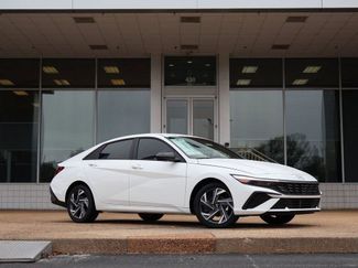 New 2025 Hyundai Elantra SEL video 2
