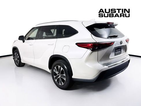 Used 2021 Toyota Highlander XLE image 5