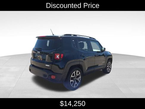 Used 2017 Jeep Renegade Latitude w/ Cold Weather Group AWD/4WD image 3