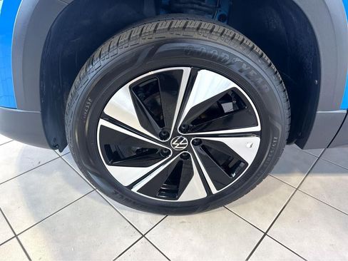 Used 2024 Volkswagen Taos SE w/ Panoramic Sunroof Package AWD/4WD image 33