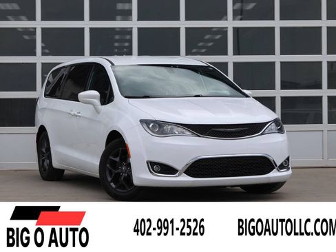 Used 2018 Chrysler Pacifica Touring Plus w/ S Appearance Package FWD image 1