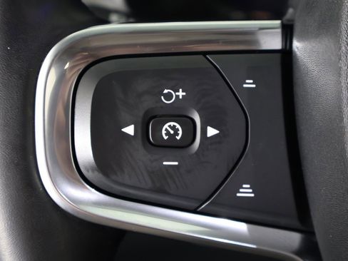 Used 2023 Volvo XC40 B5 Plus w/ Protection Package Premier image 45