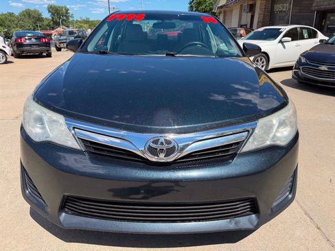 Used 2014 Toyota Camry LE FWD image 2
