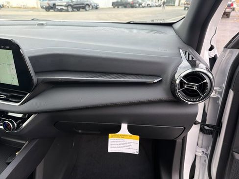 New 2026 Chevrolet Equinox LT w/ Convenience Package II image 32