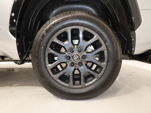 Used 2026 Toyota Tundra Platinum AWD/4WD image 34