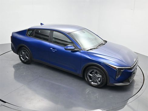 New 2025 Kia K4 LXS image 39