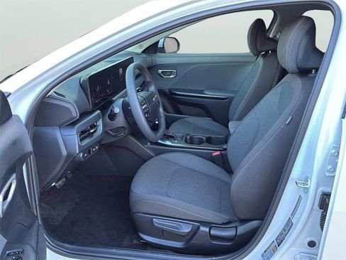 New 2025 Kia K4 LXS image 13