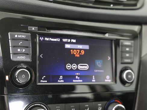 Used 2019 Nissan Rogue Sport S image 18