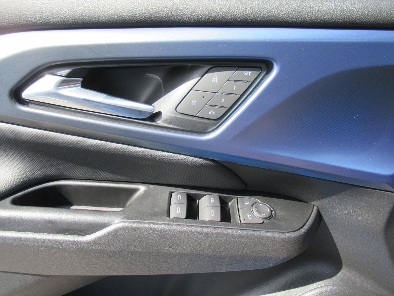 Used 2024 Chevrolet Equinox EV LT FWD image 21