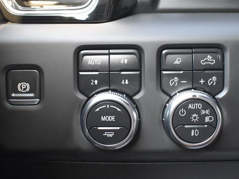 Used 2024 GMC Sierra 1500 Denali w/ Technology Package AWD/4WD image 19