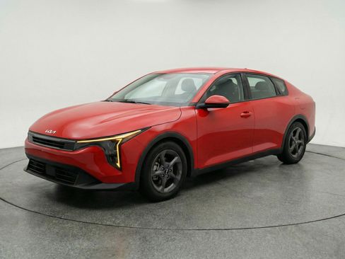 Used 2025 Kia K4 FWD image 3
