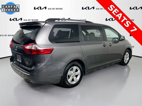 Used 2017 Toyota Sienna LE image 7