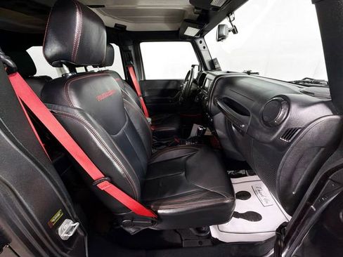 Used 2018 Jeep Wrangler Unlimited Rubicon w/ Connectivity Group AWD/4WD image 27