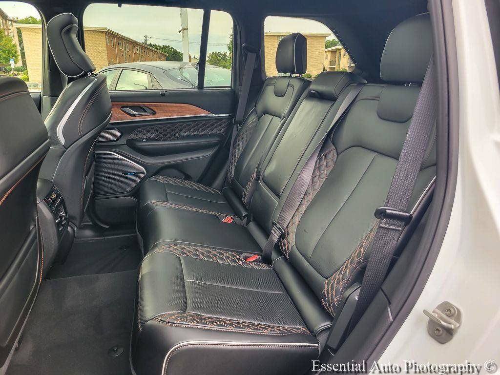Used 2025 Jeep Grand Cherokee Summit AWD/4WD image 18