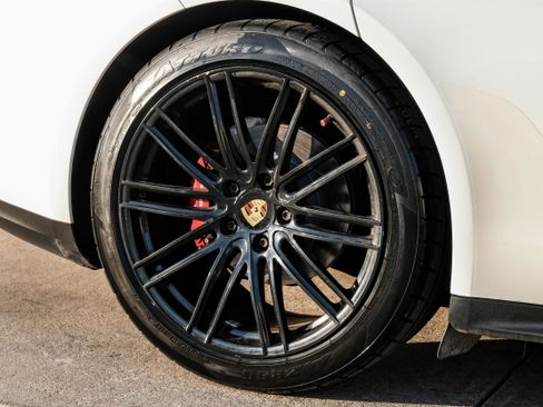 Used 2018 Porsche Panamera image 59
