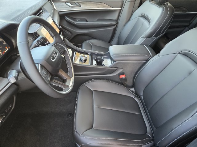 New 2027 Jeep Grand Cherokee Limited RWD image 8