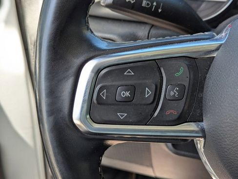 Used 2019 Jeep Wrangler Unlimited Sahara AWD/4WD image 11