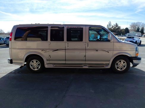 Used 2005 GMC Savana 1500 AWD w/ Preferred Equipment Group image 4
