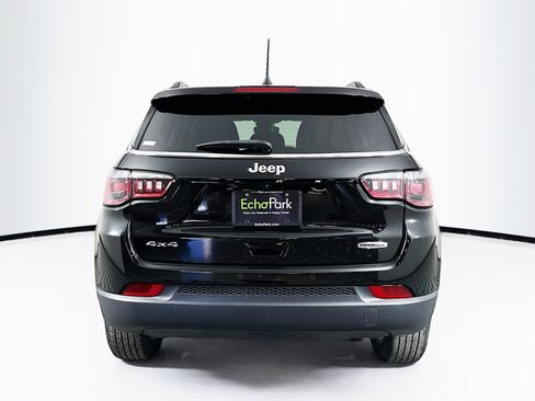 Used 2024 Jeep Compass Latitude image 7