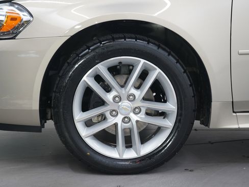 Used 2012 Chevrolet Impala LTZ FWD image 26