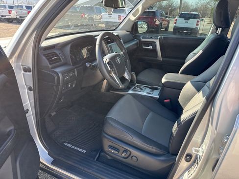 Used 2021 Toyota 4Runner SR5 Premium w/ Moonroof Package image 9