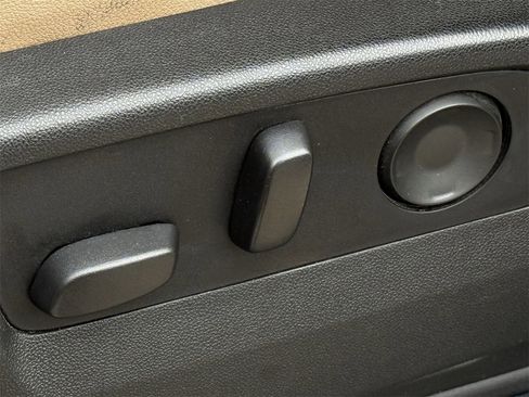 Used 2021 Chevrolet Tahoe Premier w/ Premium Package image 24