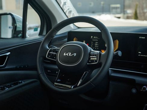 New 2026 Kia Carnival EX FWD image 17