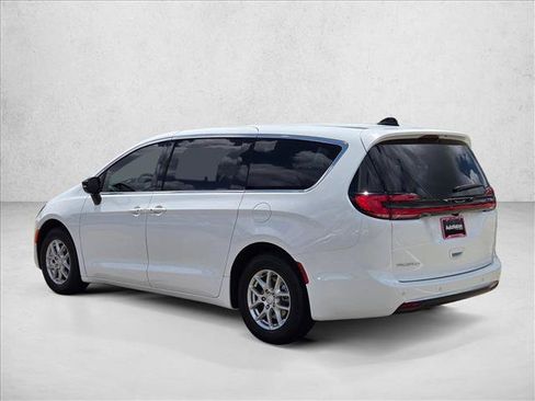 New 2027 Chrysler Pacifica Select FWD image 8