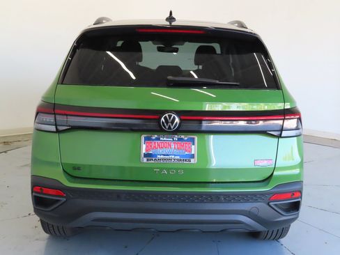 Used 2026 Volkswagen Taos SE FWD image 4