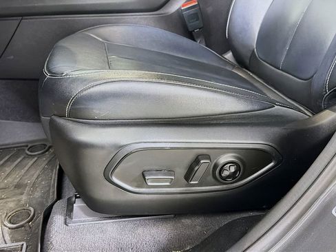 Used 2022 Jeep Grand Cherokee L Limited AWD/4WD image 23